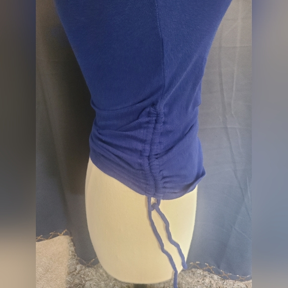 Tops - Picture 4 of 5